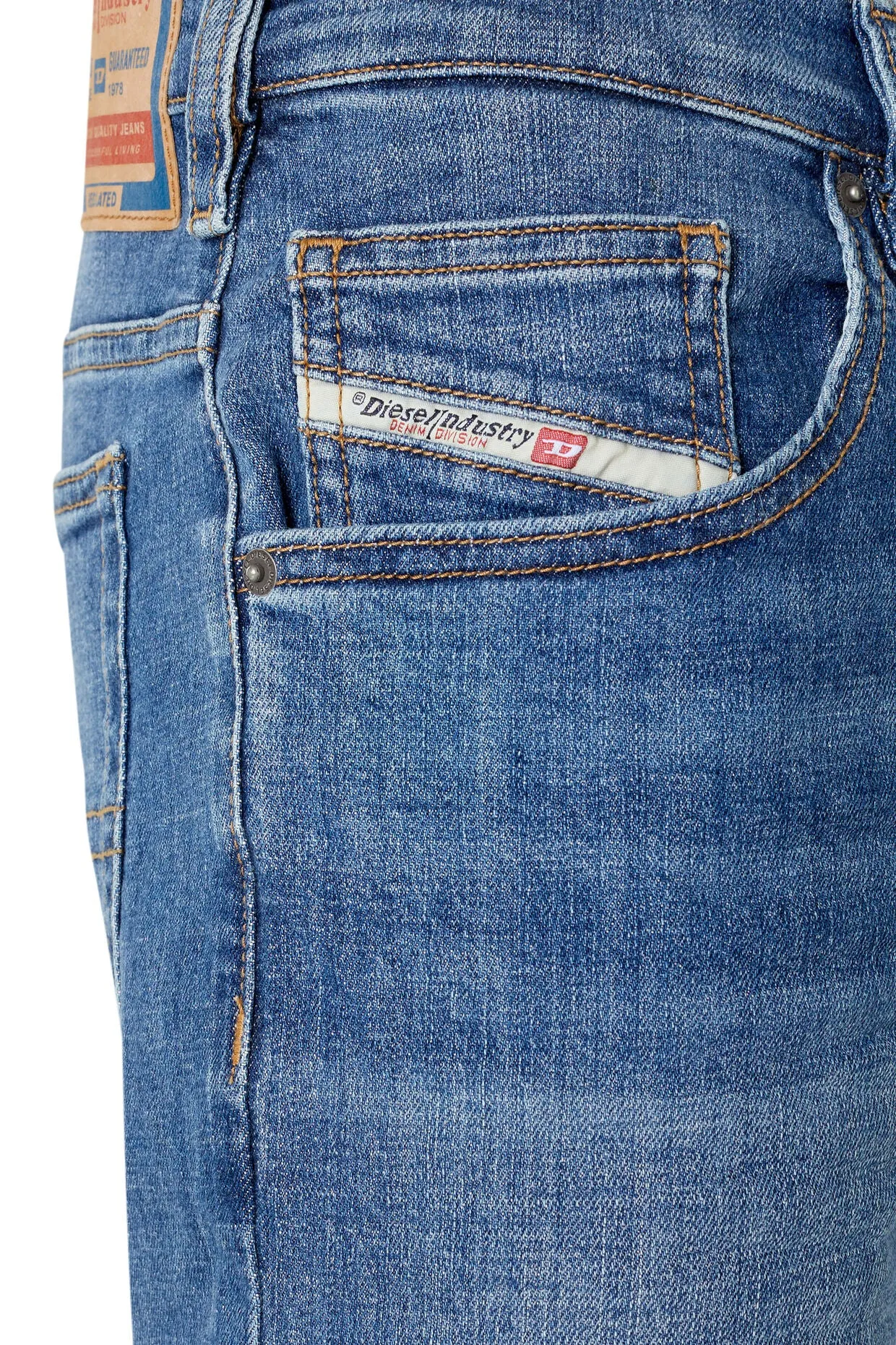 DIESEL Tapered Fit Jeans D-Yennox 0ihat